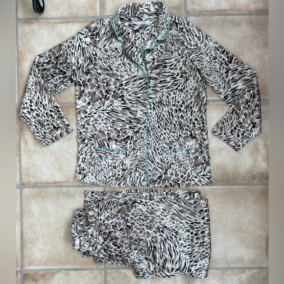 Pink Pajamas Brown/Tan Leopard Soft Buttery Smooth Casual Sateen Button Up; M - Picture 2 of 9